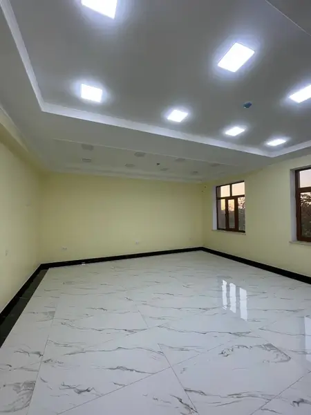 Ofis − 650 m², 1/2 qavat