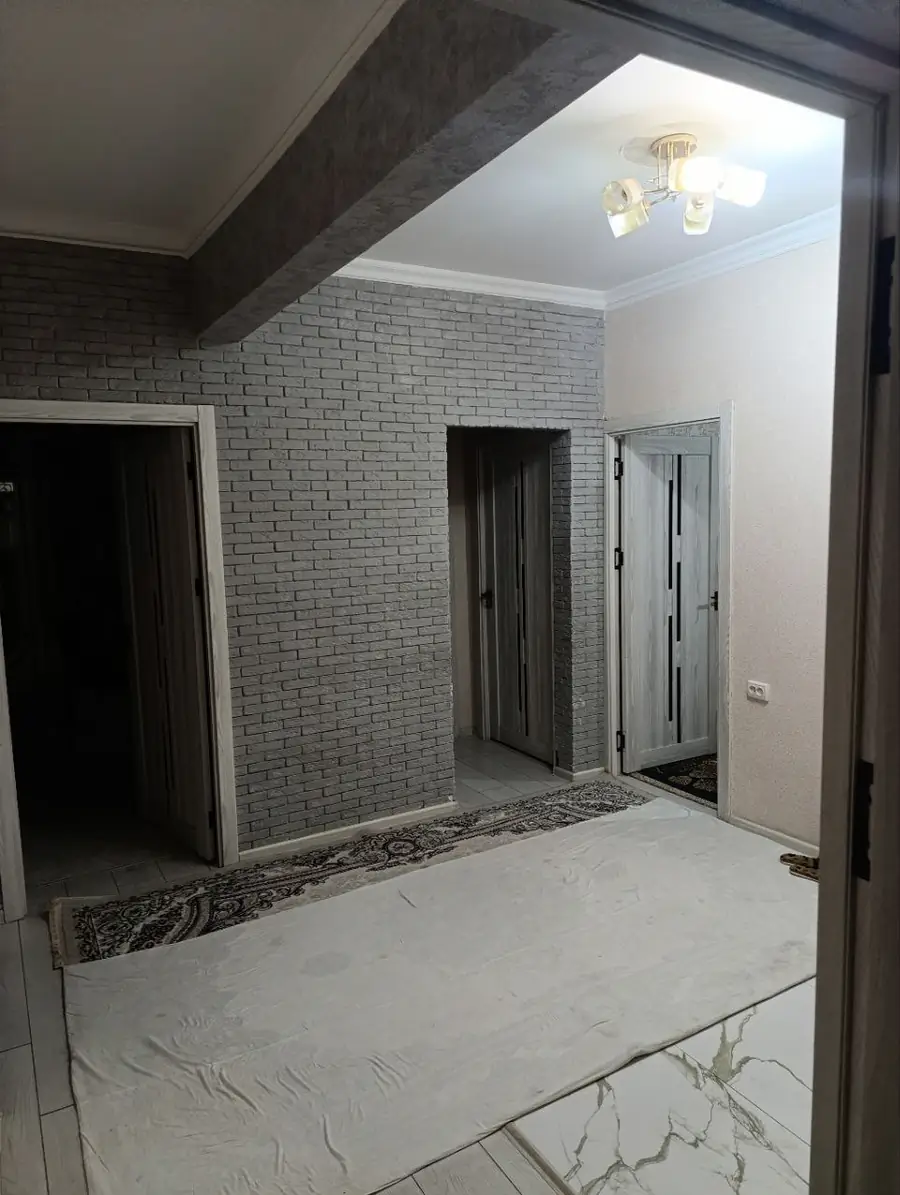 Продается 4-комнатная квартира − 91.5 м²