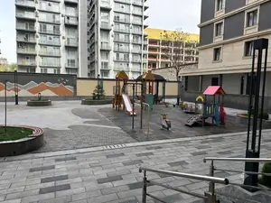 2 xonali kvartira sotiladi − 145 m²
