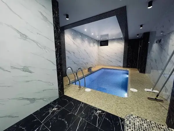 5 dan ortiq xonali kvartira − 300 m², 3/3 qavat