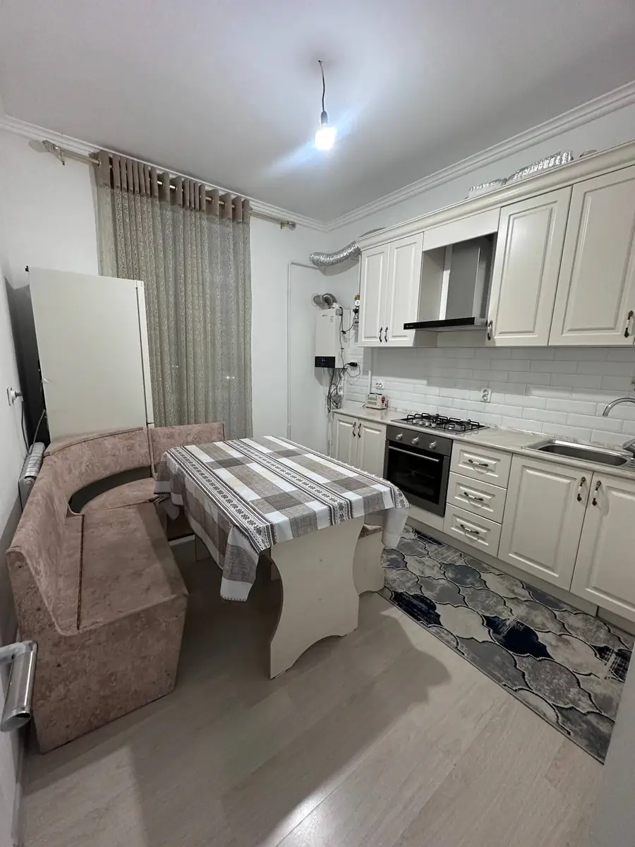 Сдается 2-комнатная квартира − 65 м²