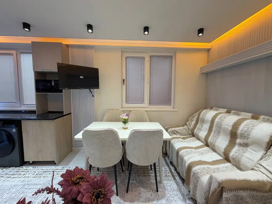 3 xonali kvartira sotiladi − 54 m²