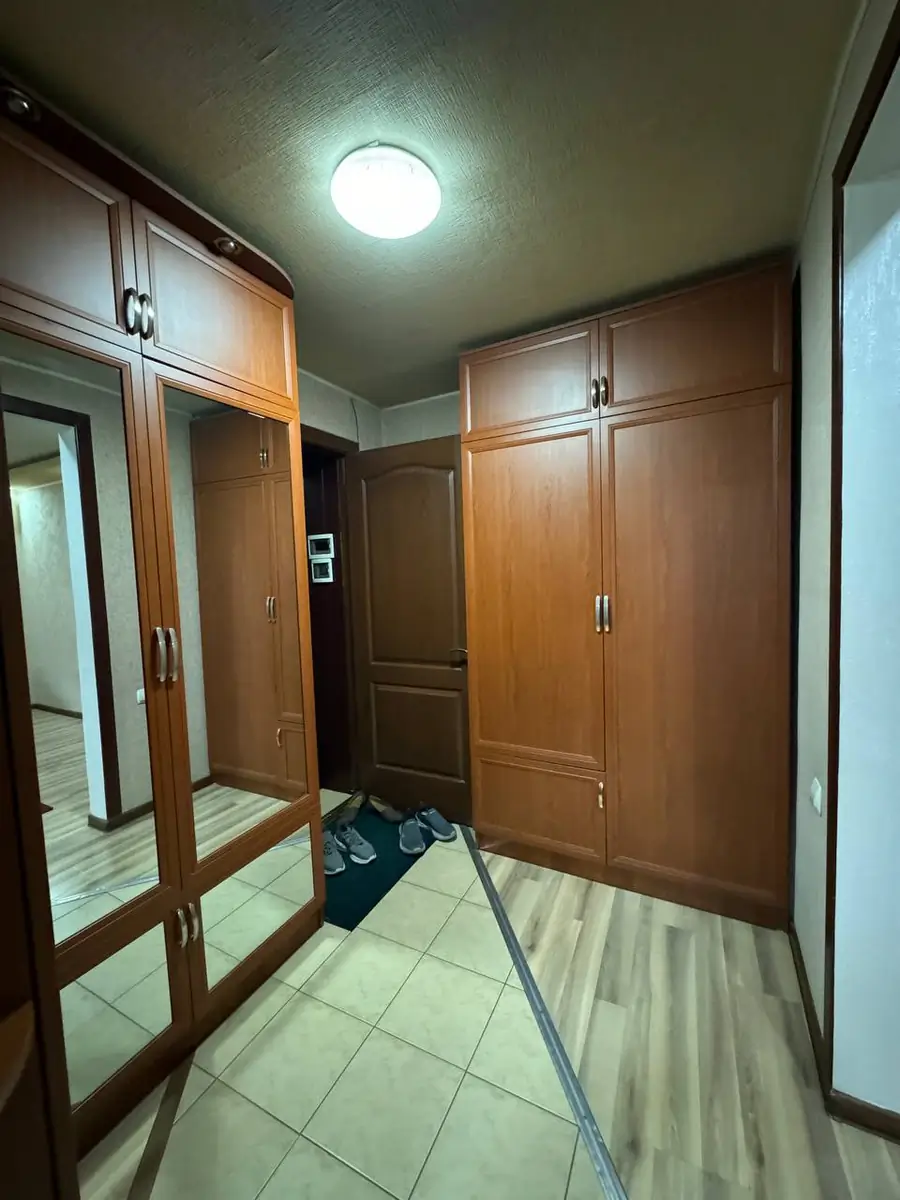 Продается 2-комнатная квартира − 52 м²