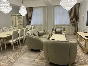 Сдается 3-комнатная квартира − 147 м²