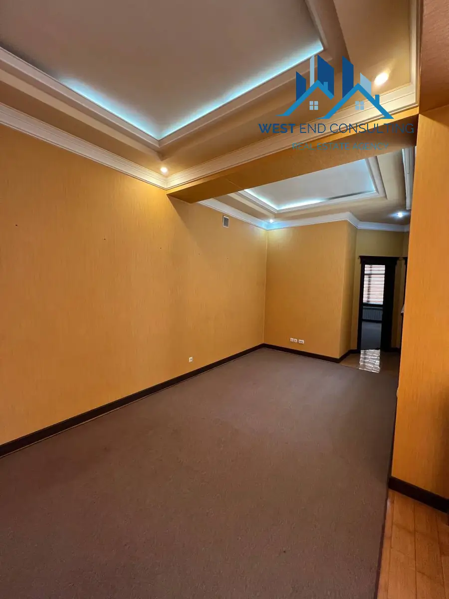 Ijaraga 2 qavatli uy − 300 m²