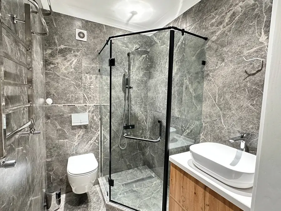 Продается 3-комнатная квартира − 129 м²