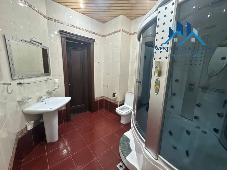 Ijaraga 4 xonali kvartira − 220 m²