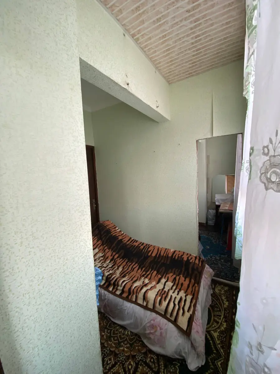 Продается 1-комнатная квартира − 42 м²