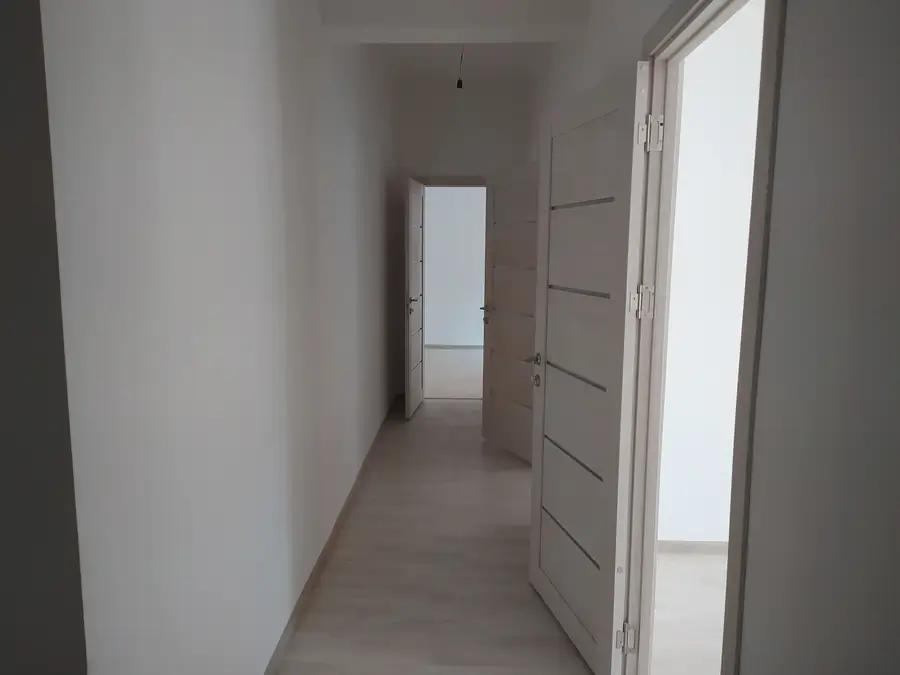 Продается 2-комнатная квартира − 52.4 м²