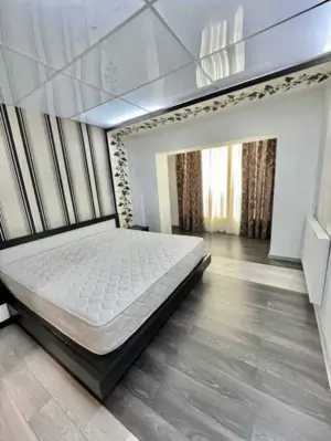 3 xonali kvartira sotiladi − 82 m²