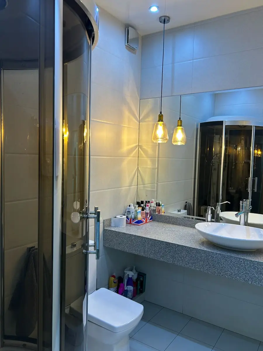 4 xonali kvartira sotiladi − 107 m²