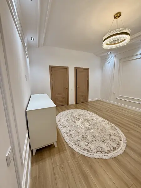 3-этажный дом − 250 м², 2 сот.