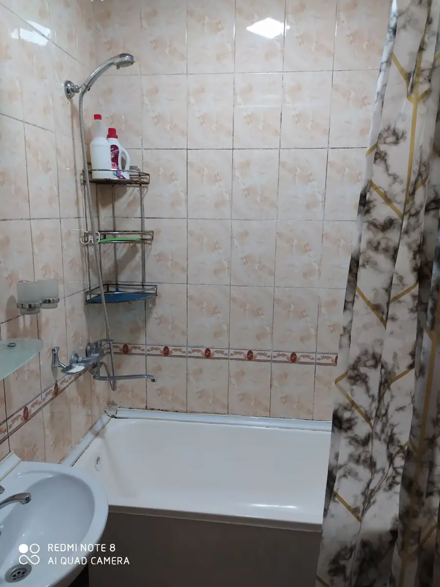 3 xonali kvartira sotiladi − 66 m²