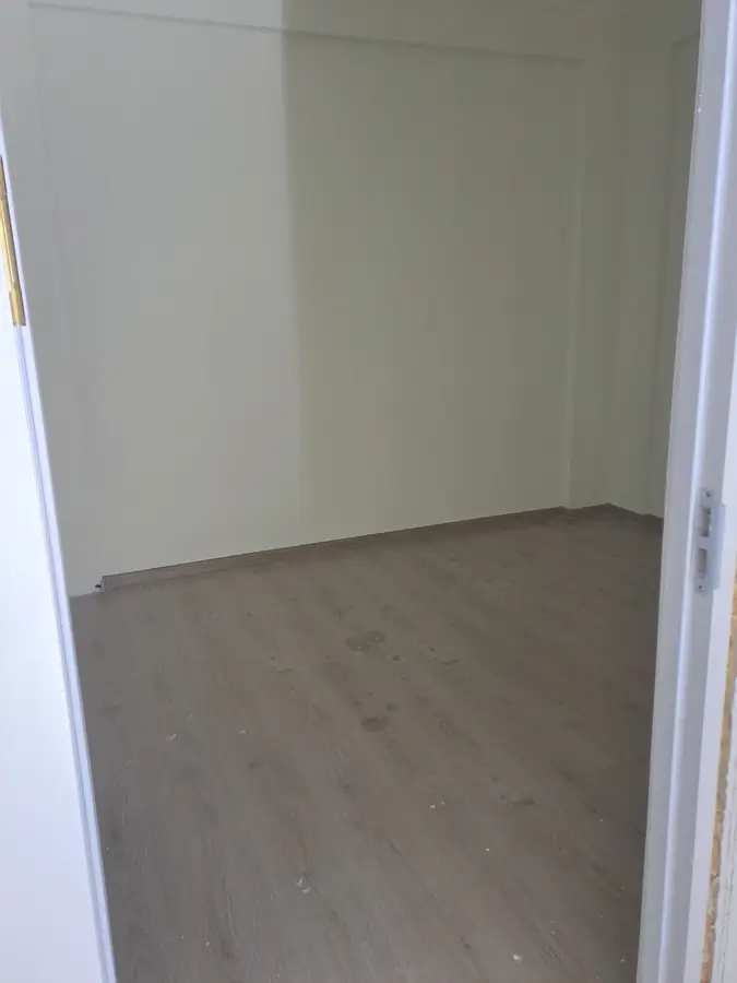 Продается 1-комнатная квартира − 42 м²