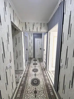 3 xonali kvartira sotiladi − 68 m²