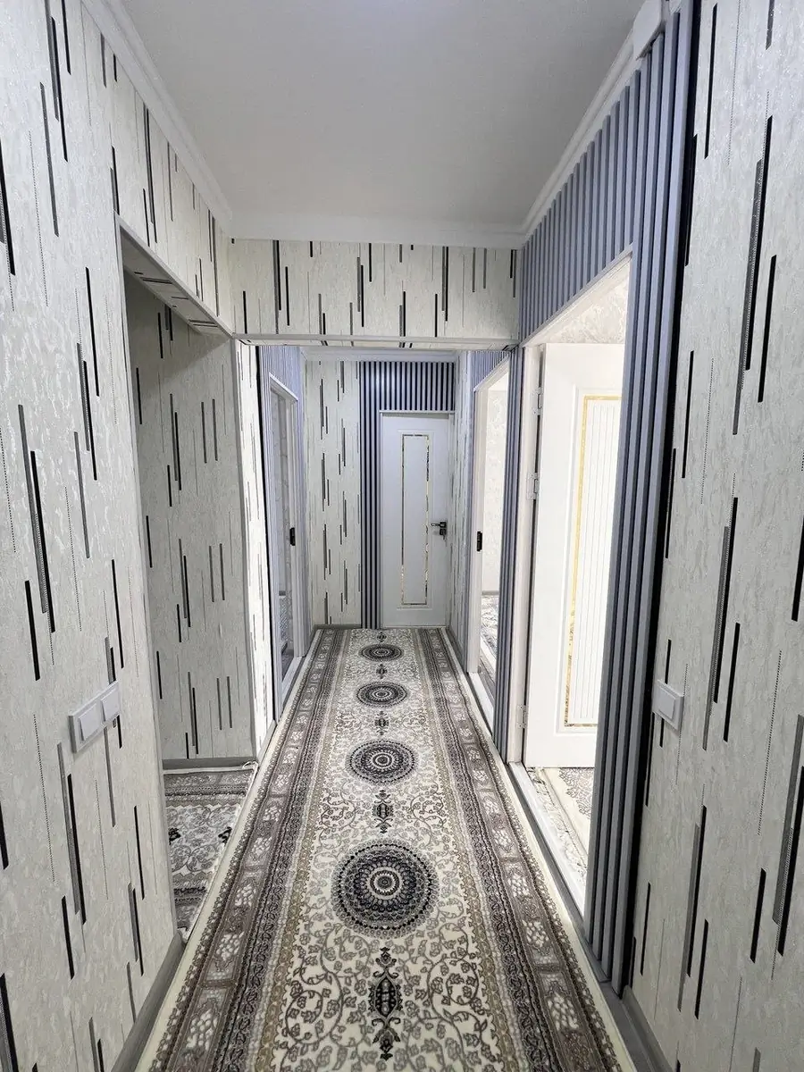 3 xonali kvartira sotiladi − 68 m²