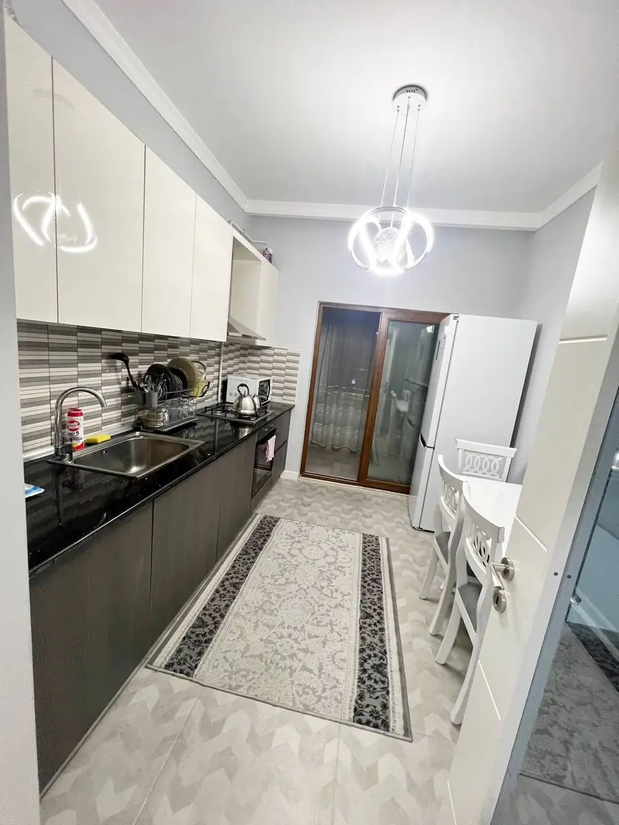 Продается 2-комнатная квартира − 70 м²