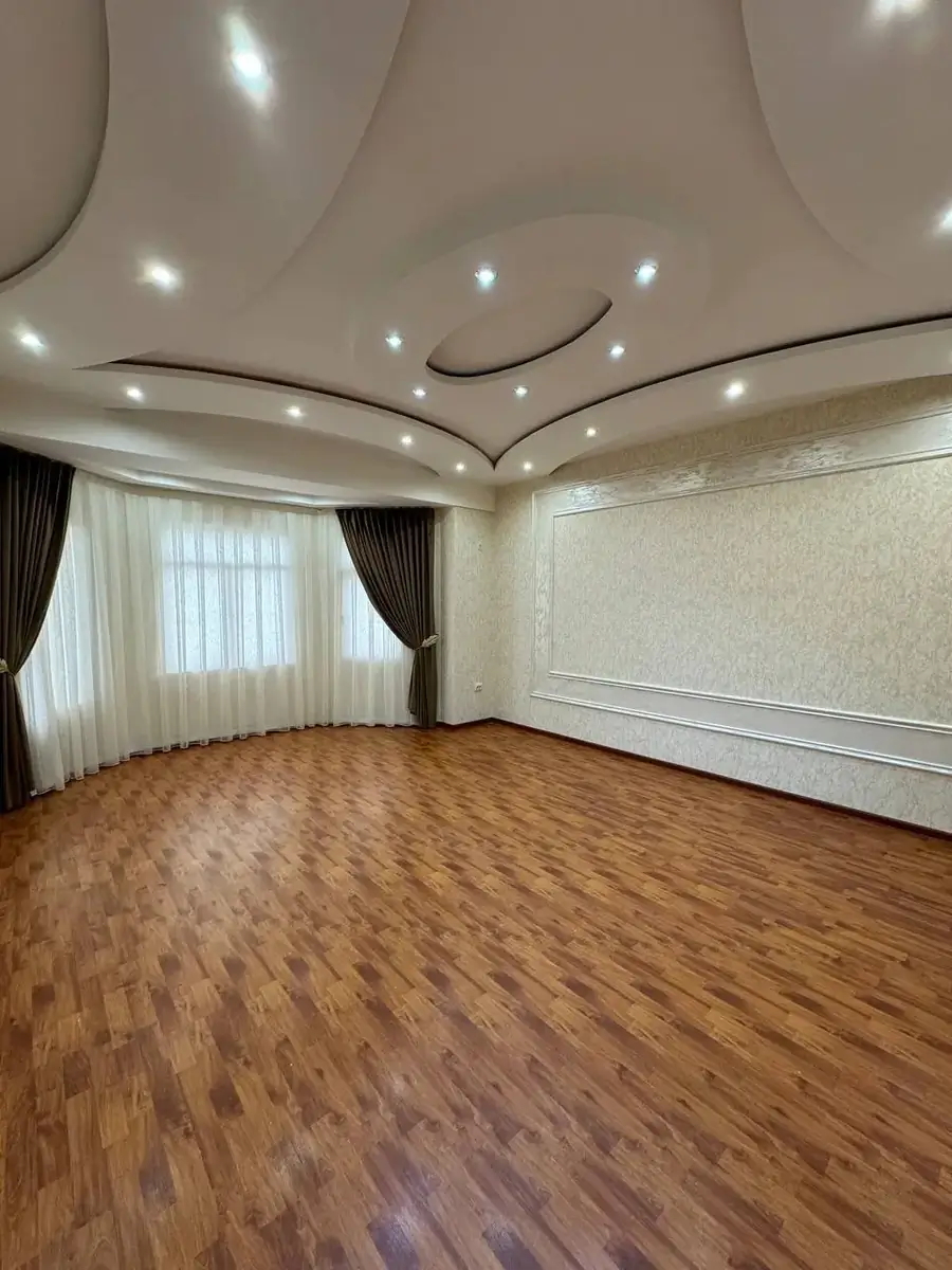 Ijaraga 4 qavatli uy − 350 m²