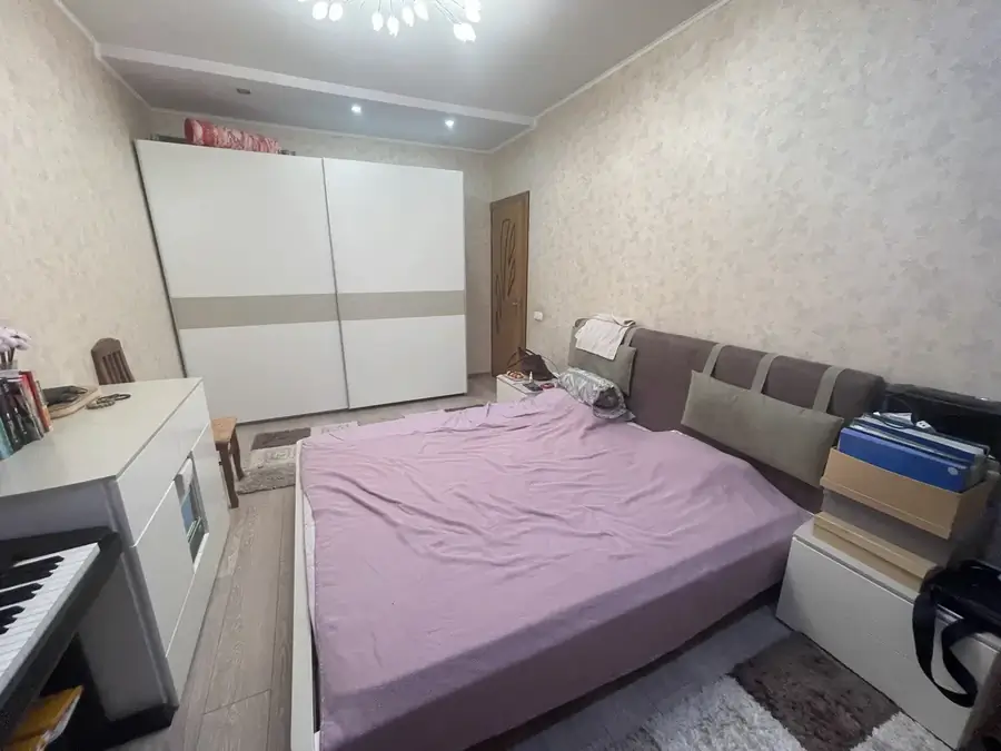 Продается 4-комнатная квартира − 110 м²