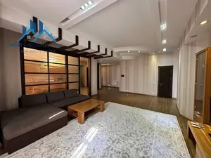 Сдается 3-комнатная квартира − 160 м²