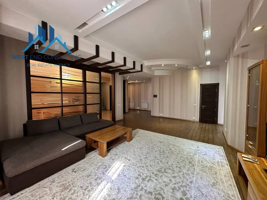 Сдается 3-комнатная квартира − 160 м²
