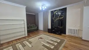Сдается 2-комнатная квартира − 62 м²