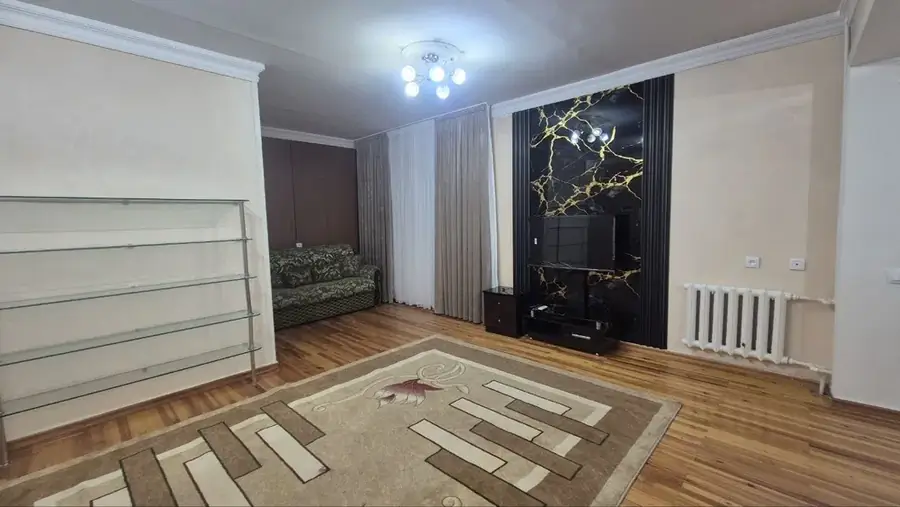 Сдается 2-комнатная квартира − 62 м²