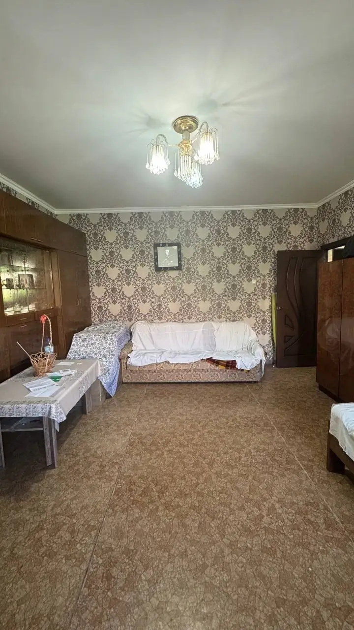 Продается 1-комнатная квартира − 42 м²