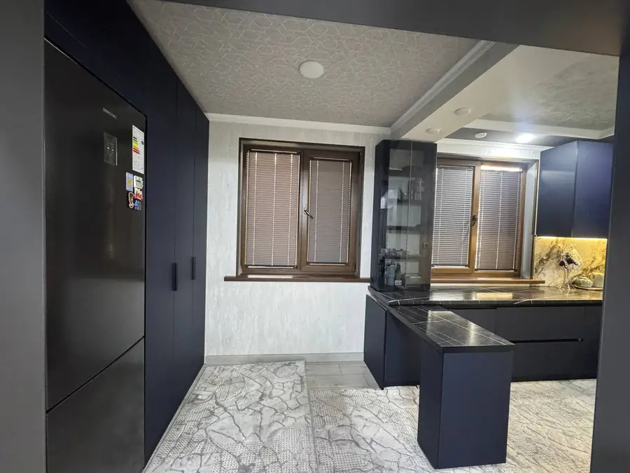 3 xonali kvartira sotiladi − 52 m²