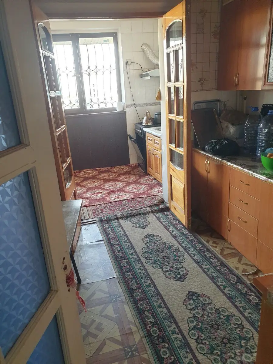 Продается Более 5-комнатная квартира − 105 м²