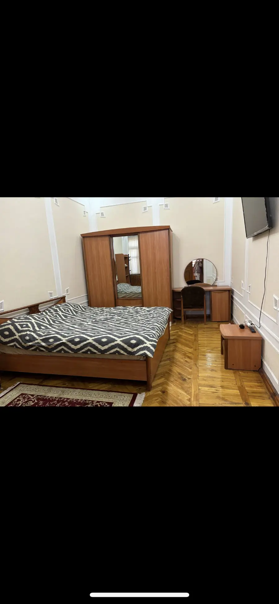 Сдается 2-этажный дом − 4000 м²