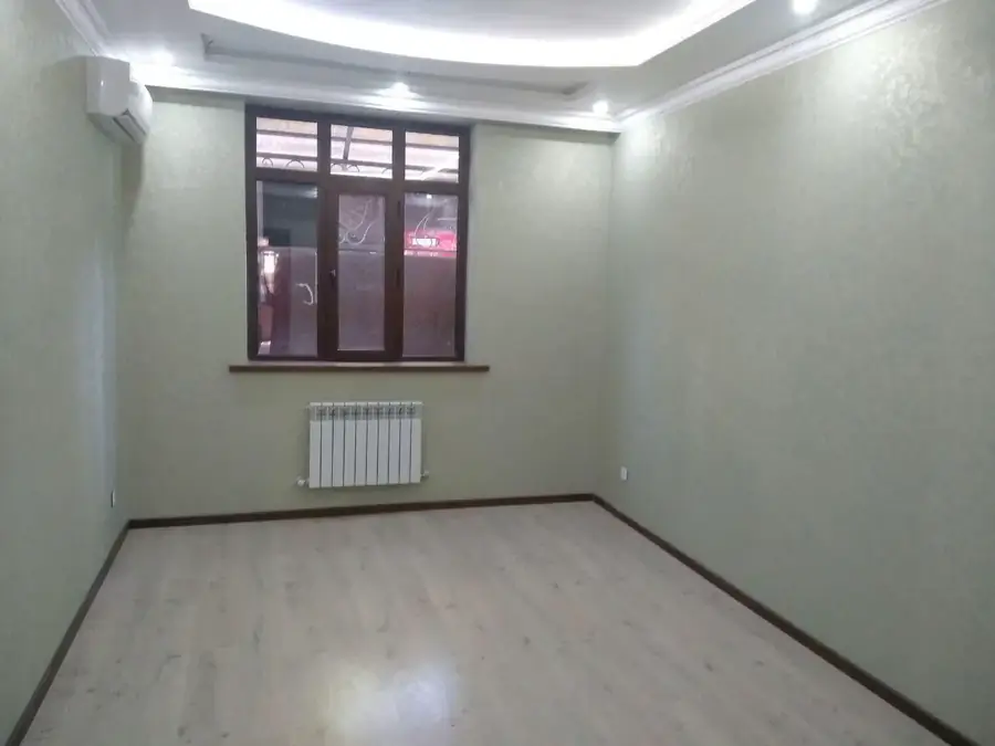 Продается Более 5-комнатная квартира − 200 м²