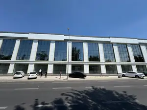 Ijaraga ofis − 3000 m²