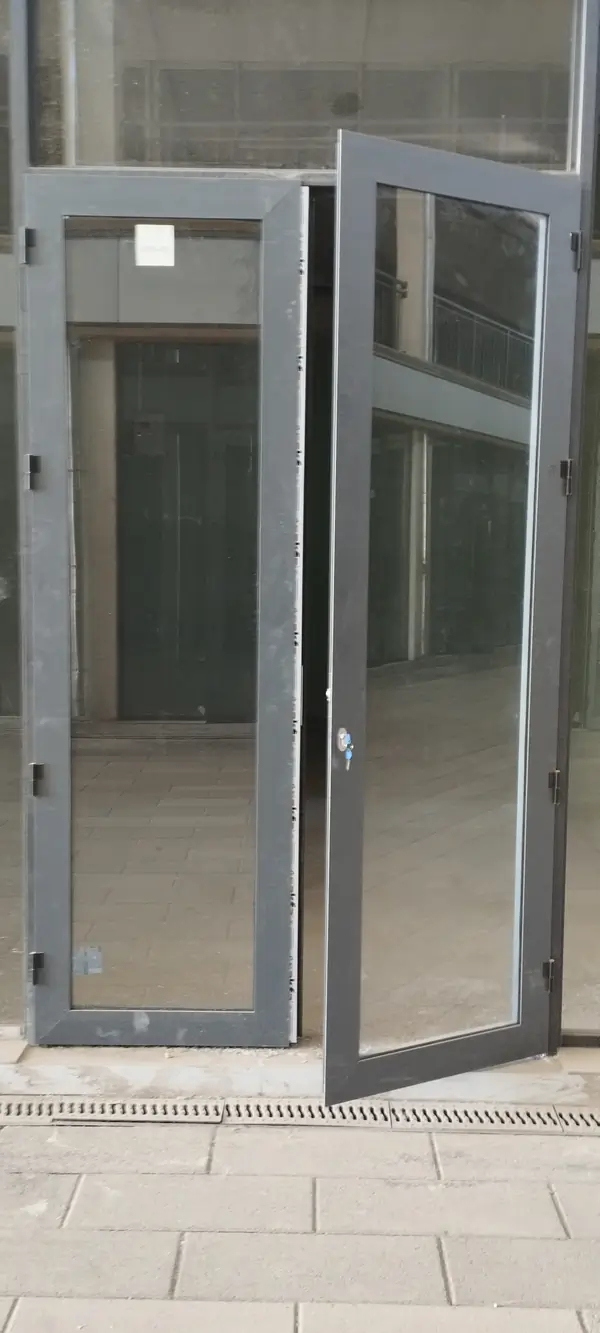 Savdo-sotiq maydoni − 25 m², 1/2 qavat
