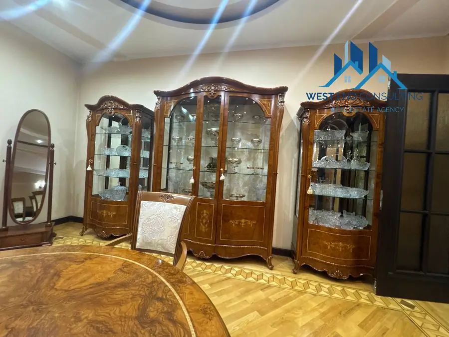 Ijaraga 4 xonali kvartira − 220 m²