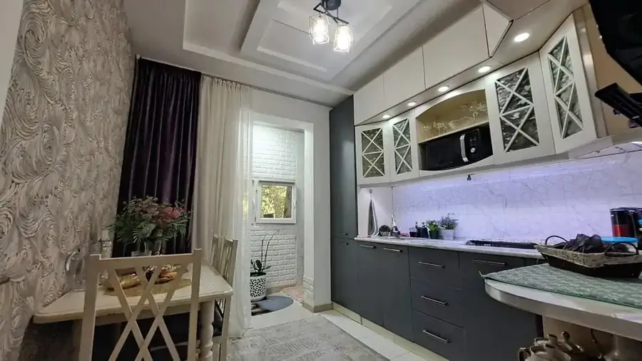 2 xonali kvartira sotiladi − 57 m²
