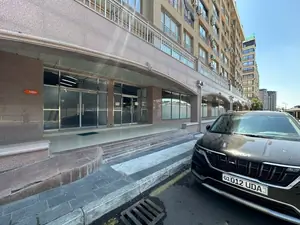 Сдается торговое помещение − 700 м²