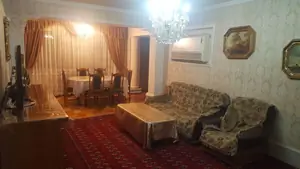 4 xonali kvartira sotiladi − 122 m²