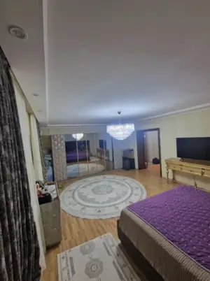3 xonali kvartira sotiladi − 79 m²