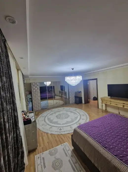 3 xonali kvartira sotiladi − 79 m²