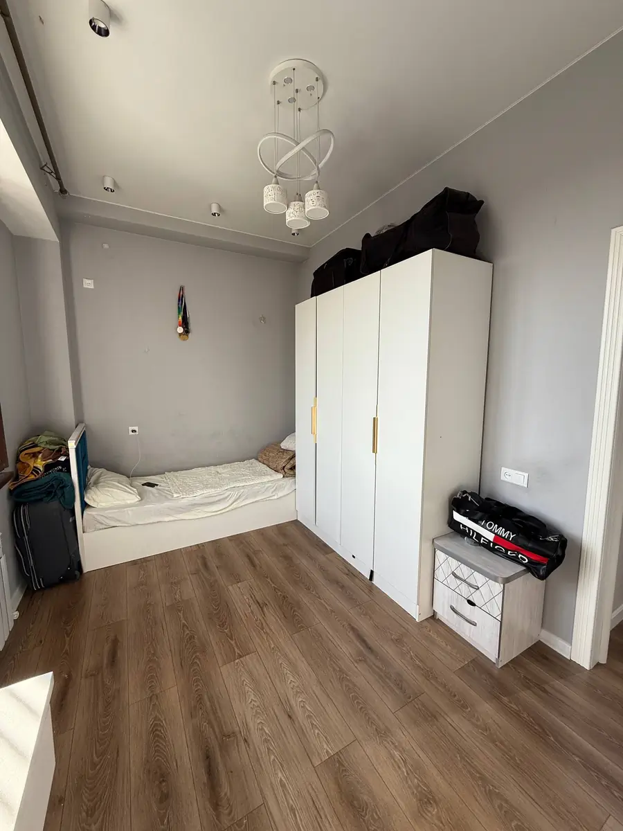 Продается 4-комнатная квартира − 106 м²