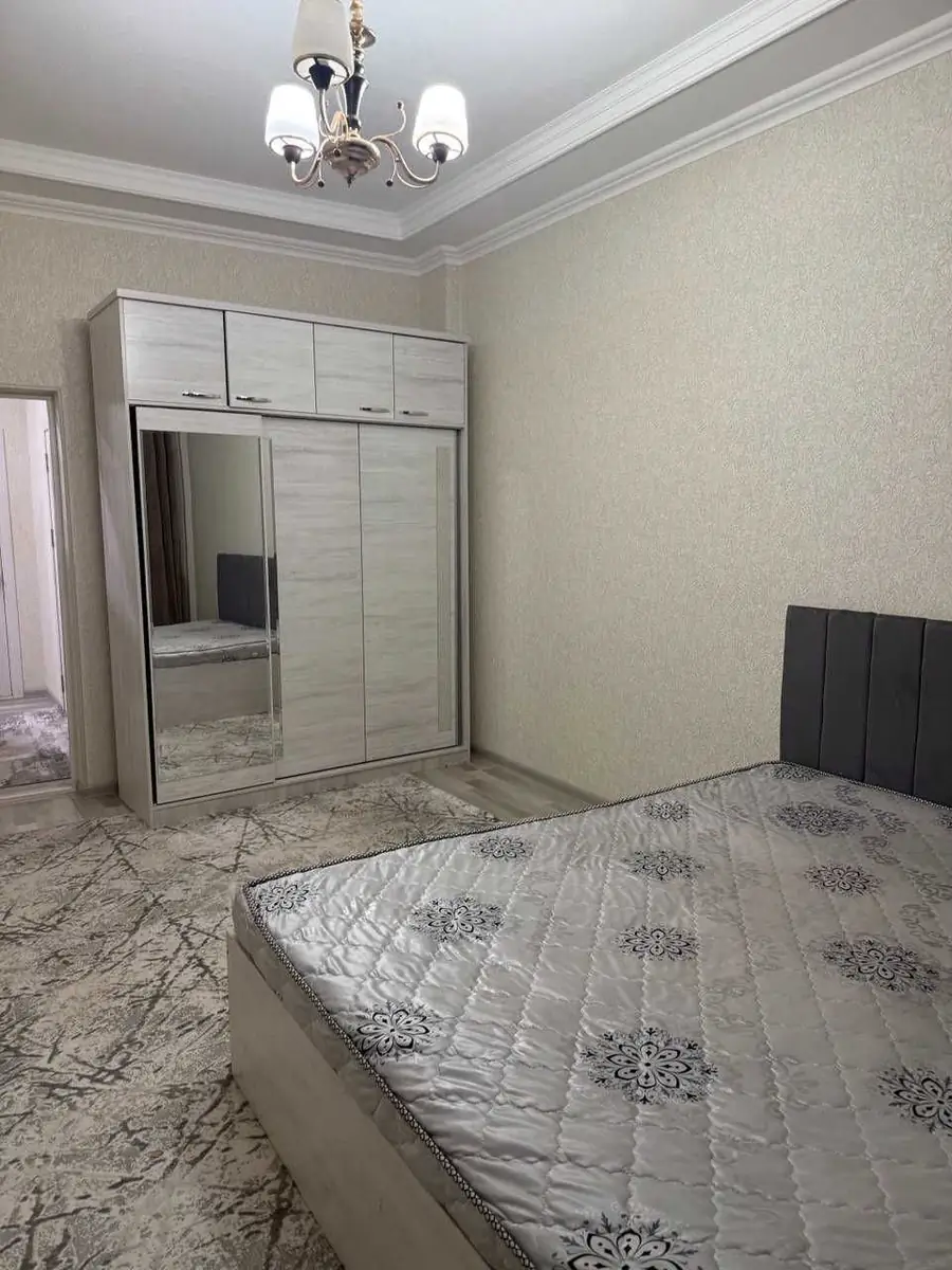 Сдается 3-комнатная квартира − 90 м²