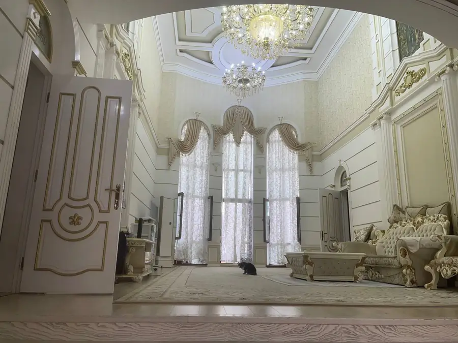 Сдается 4-этажный дом − 1000 м²