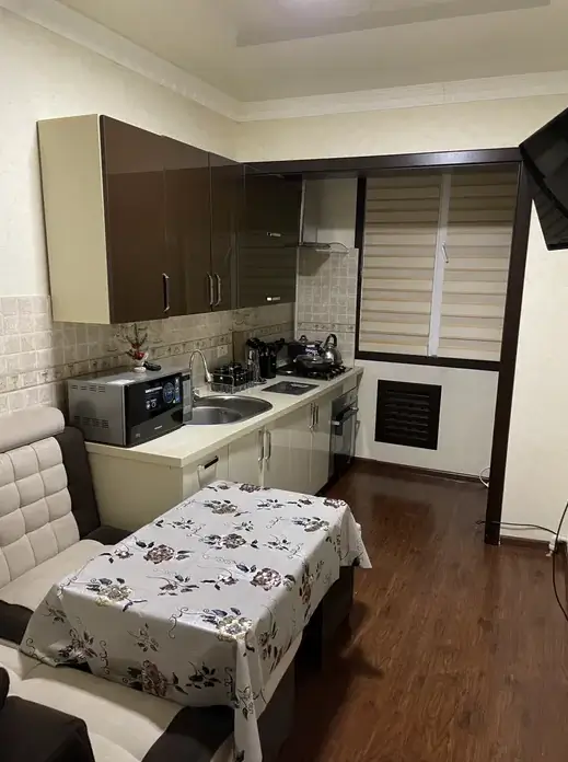3 xonali kvartira sotiladi − 75 m²