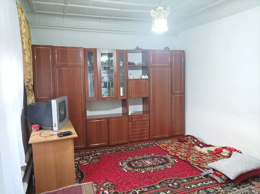 Продается 1-этажный дом − 720 м²