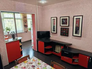 Продается 4-комнатная квартира − 95 м²
