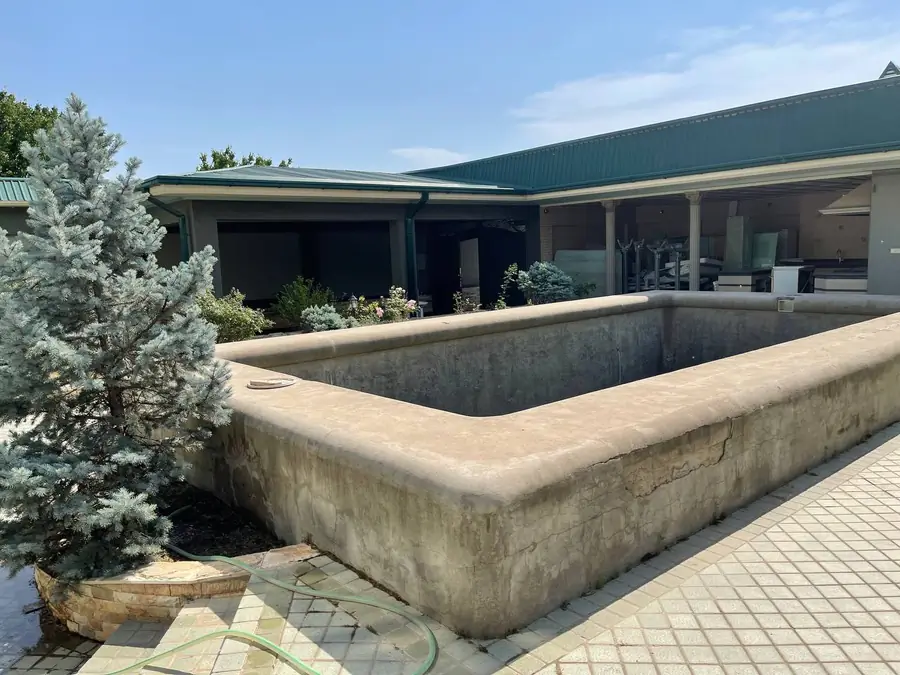3 qavatli uy sotiladi − 400 m²