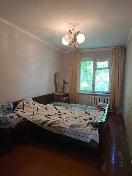 4 xonali kvartira sotiladi − 80 m²