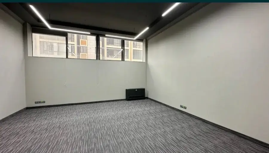 Ijaraga ofis − 1500 m²