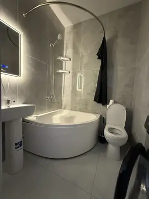 3 xonali kvartira sotiladi − 65 m²